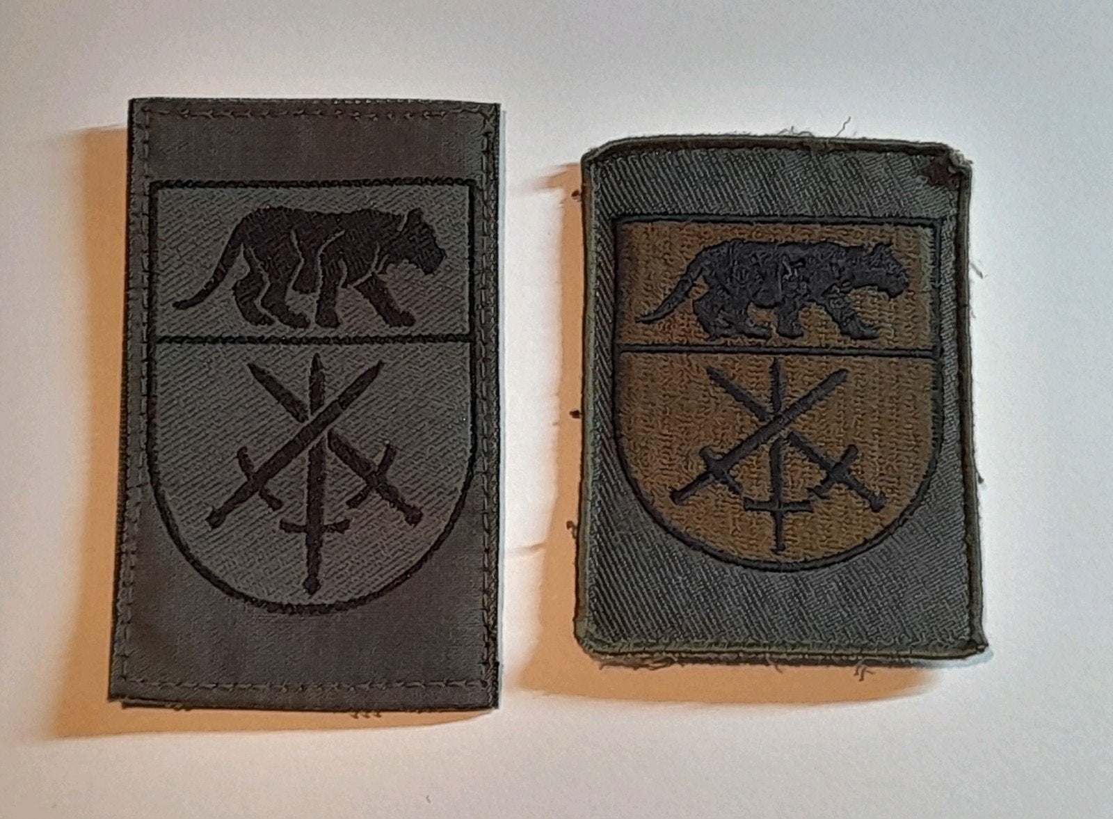 twee verschillende mouwemblemen VEVA, Verzamelen, Ophalen of Verzenden, Landmacht, Nederland, Embleem of Badge