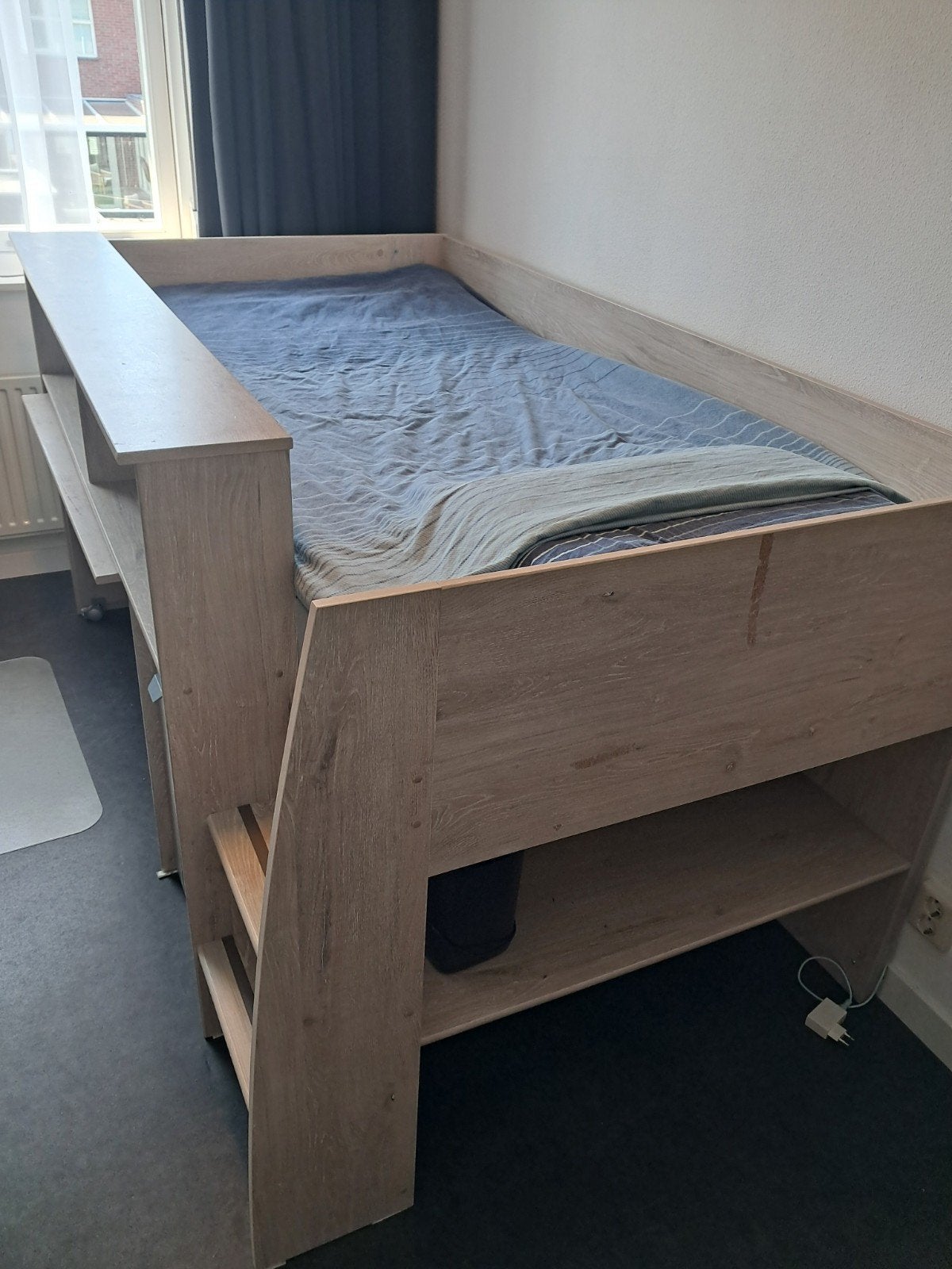 Halfhoogslaper met bureau Leen Bakker, Huis en Inrichting, Slaapkamer | Bedden, Ophalen, Gebruikt, 90 cm, Eenpersoons