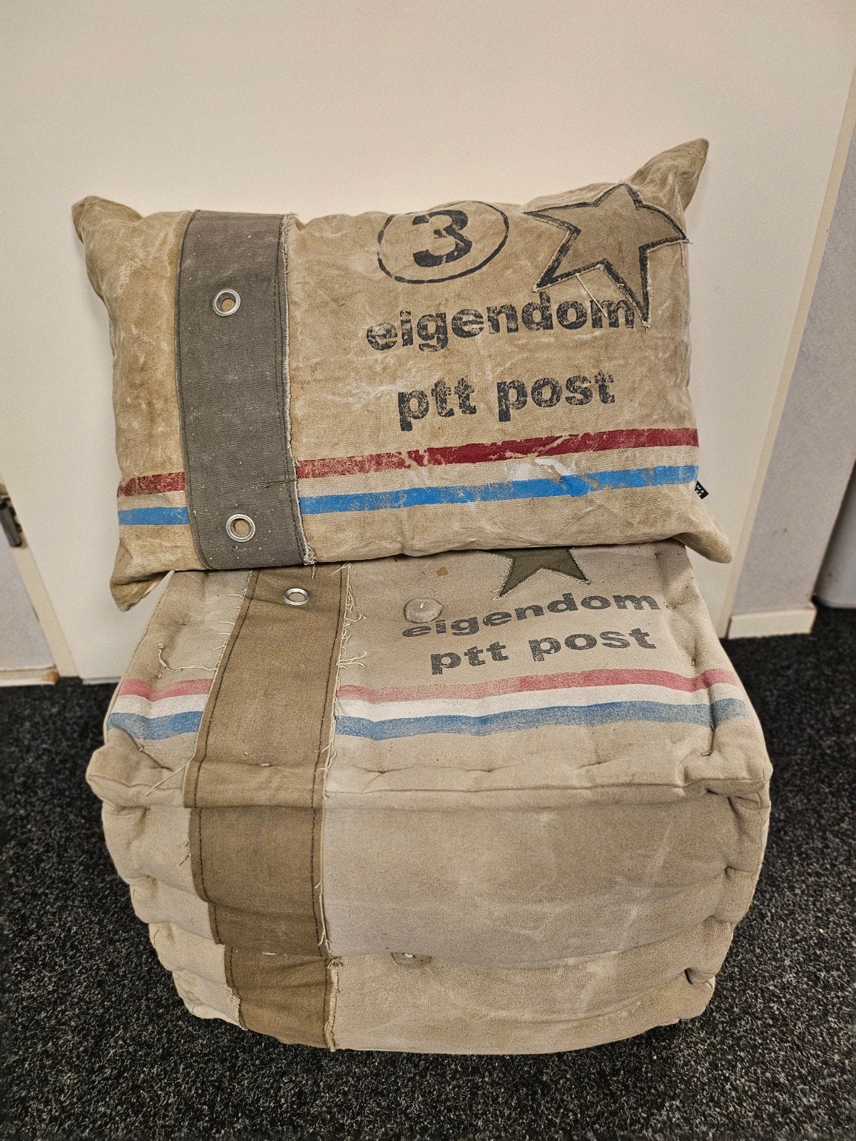 poef met kussen PTT Post, Huis en Inrichting, Banken | Voetenbanken en Poefen, Ophalen, Minder dan 50 cm, Gebruikt, Minder dan 50 cm