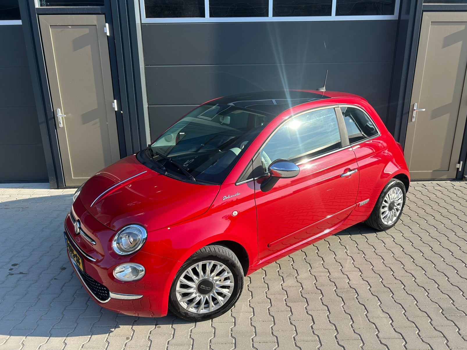 Fiat 500 1.0 70pk Hybrid 2021 Rood Dolcevita Pano Leder, Auto's, Voorwielaandrijving, 40 €/maand, Euro 6, Bluetooth