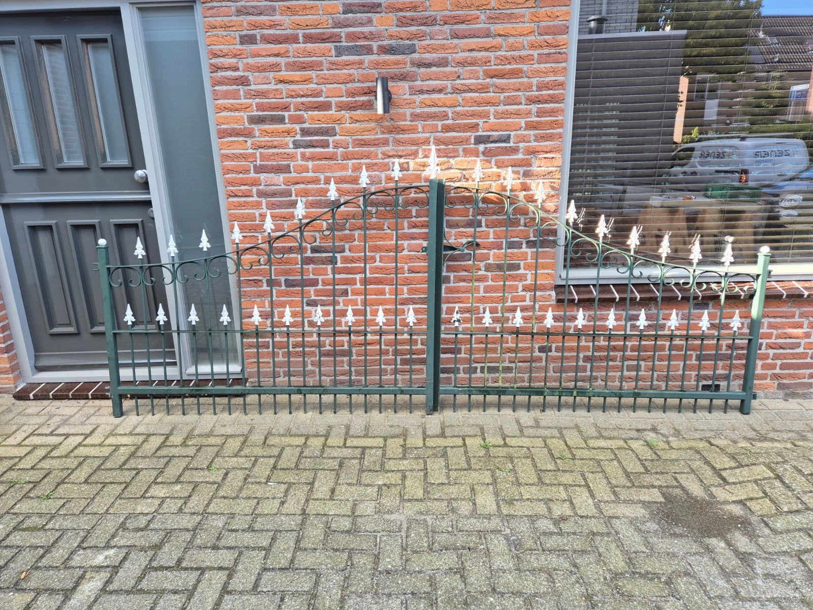 Mooi gesmeed hekwerk +- 365 breed, Ophalen, Gebruikt, IJzer, Sierhekwerk