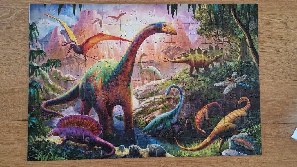 puzzel Dinosaurus mooie kleuren  100 stukjes, Kinderen en Baby's, Speelgoed | Kinderpuzzels, Ophalen of Verzenden, Meer dan 50 stukjes