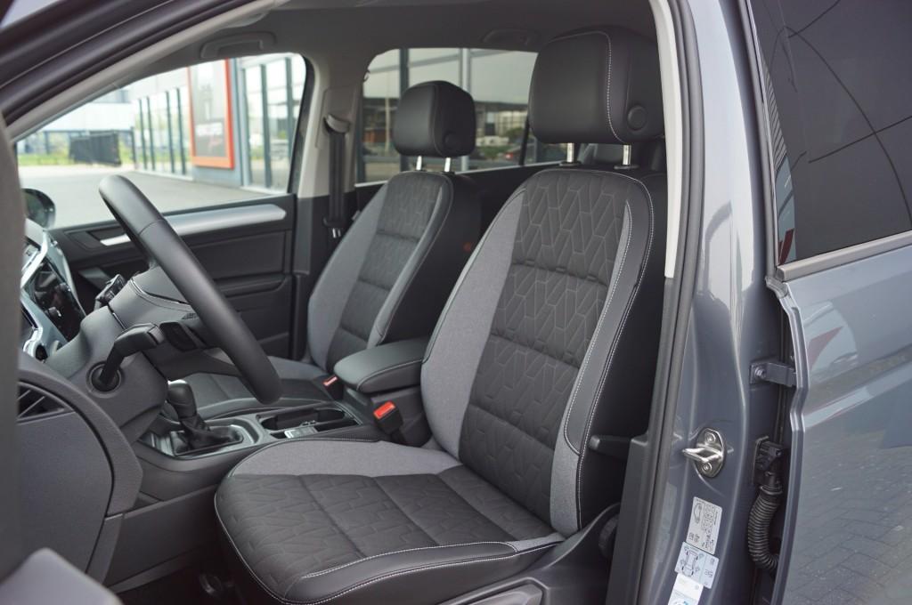 Volkswagen TOURAN 1.5 TSI DSG R-Line / 7 Persoons/Navi / Cam, Automaat, USB, Huisgarantie, 7 stoelen
