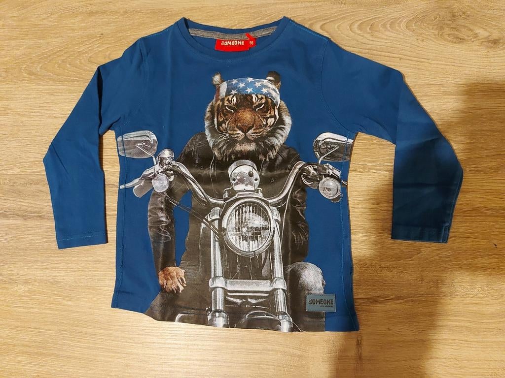 Supermooi en Als Nieuw! Jongens t-shirt Maat: 98, Ophalen of Verzenden, Zo goed als nieuw, Jongen, Shirt of Longsleeve