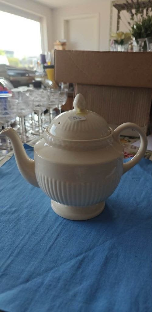 theepot Wedgwood Edme made in England creme, Ophalen of Verzenden, Zo goed als nieuw, Theepot, Wedgwood