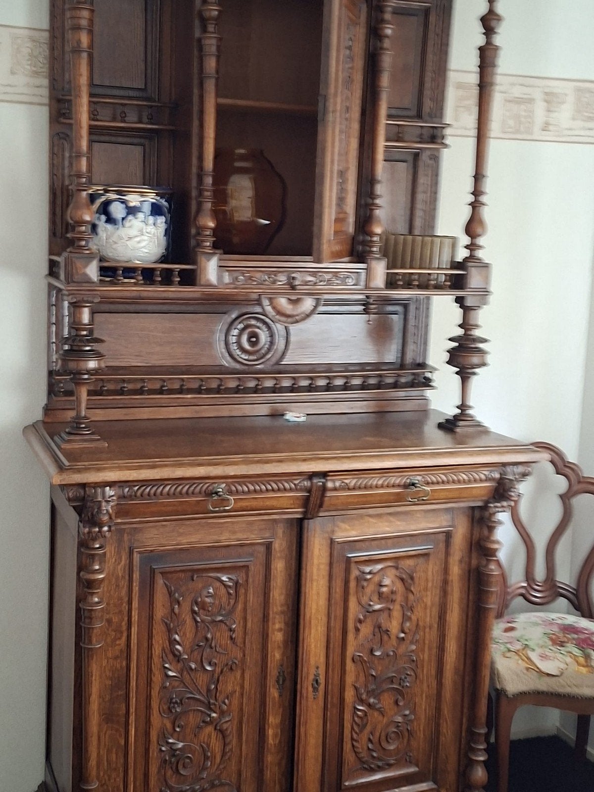 Antiek Eiken Dressoir met Rijkelijk Snijwerk, Ophalen