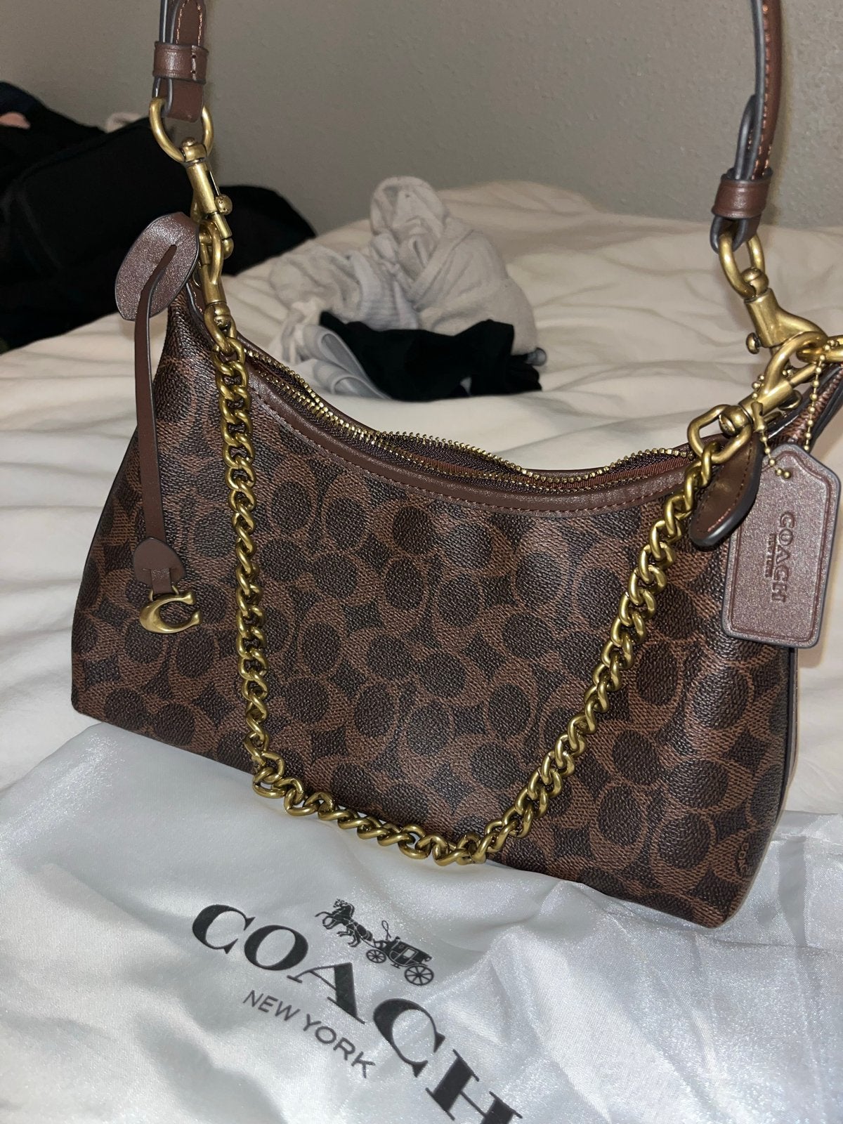 Coach Schoudertasje Bruin Monogram Goudkleurige Hardware, Ophalen of Verzenden, Zo goed als nieuw, Bruin, Schoudertasje