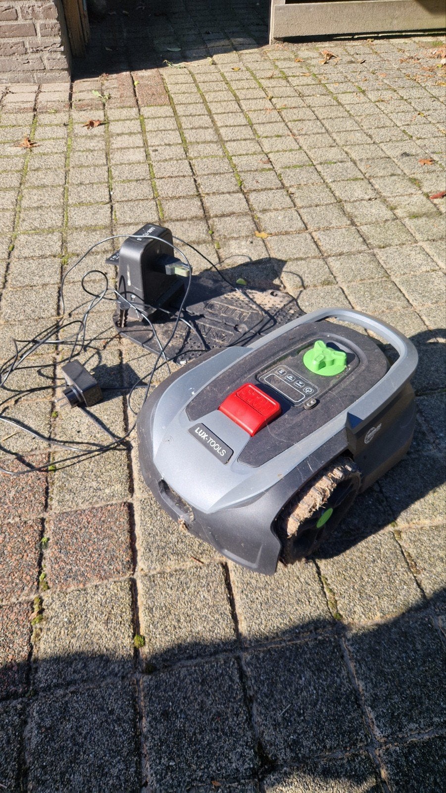 Robotmaaier LUX-TOOLS (exclusief draad), Tuin en Terras, Ophalen, Gebruikt, 20 tot 25 cm, LUX-TOOLS