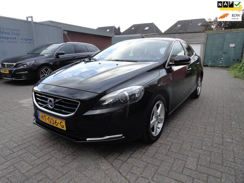 Volvo V40 2.0 D2 Ocean Race Business LEER NAVI CLIMA PANORAM, Voorwielaandrijving, Gebruikt, 4 cilinders, 1969 cc