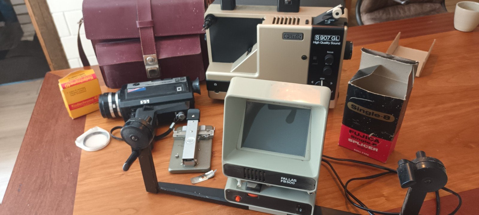 diverse spullen . projector,camera.plakpers. viewer., Ophalen