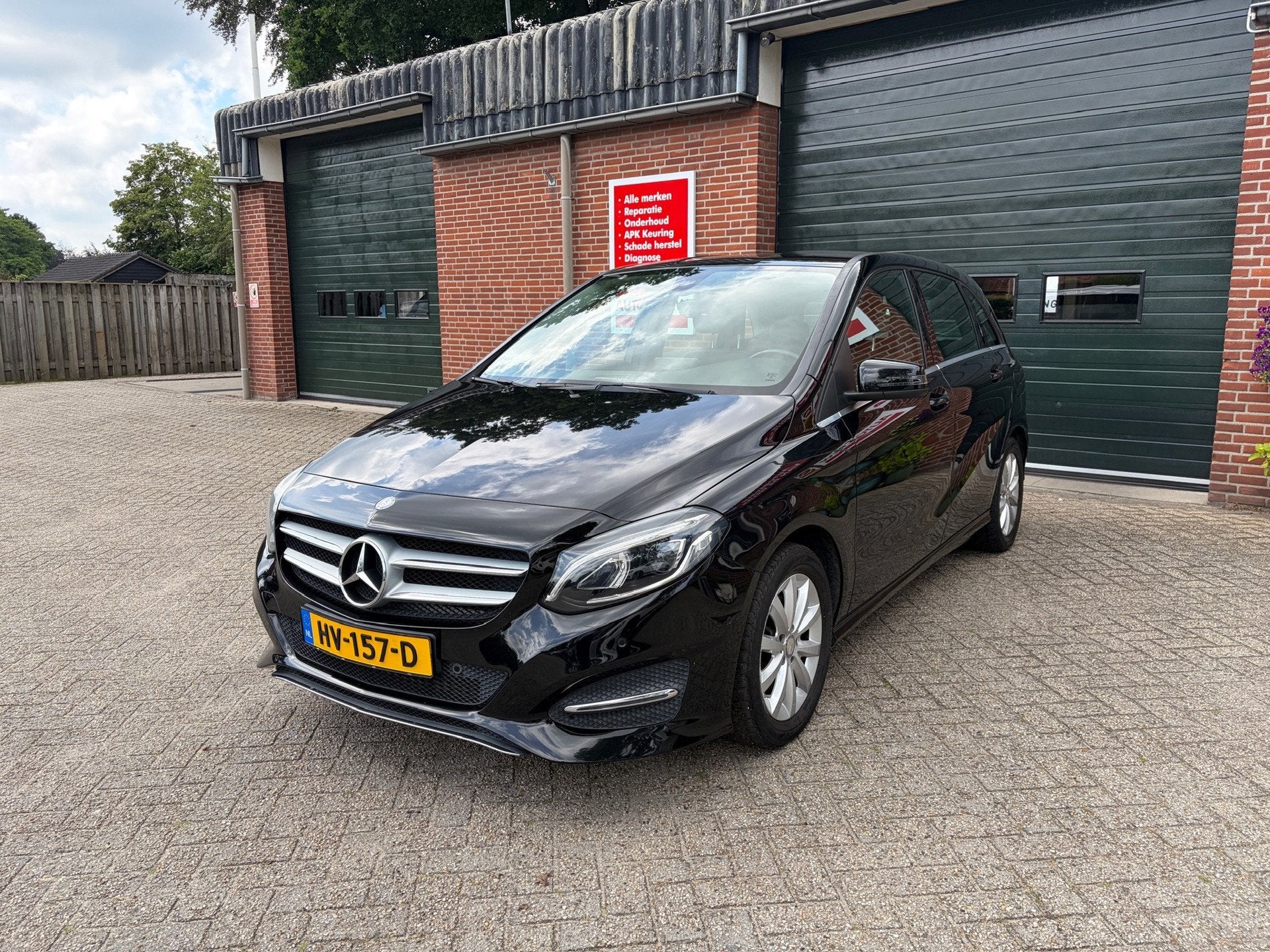 Mercedes-Benz B-klasse 180 Ambition Xenon Cruise Navi Trekha, 1325 kg, 4 cilinders, Leder en Stof, MPV