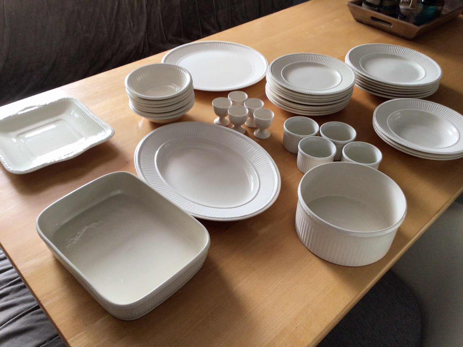 Wedgwood queen’s ware Edme Plain ovale serveerschaal 35 cm, Klassiek, Ophalen of Verzenden, Wedgwood, Porselein
