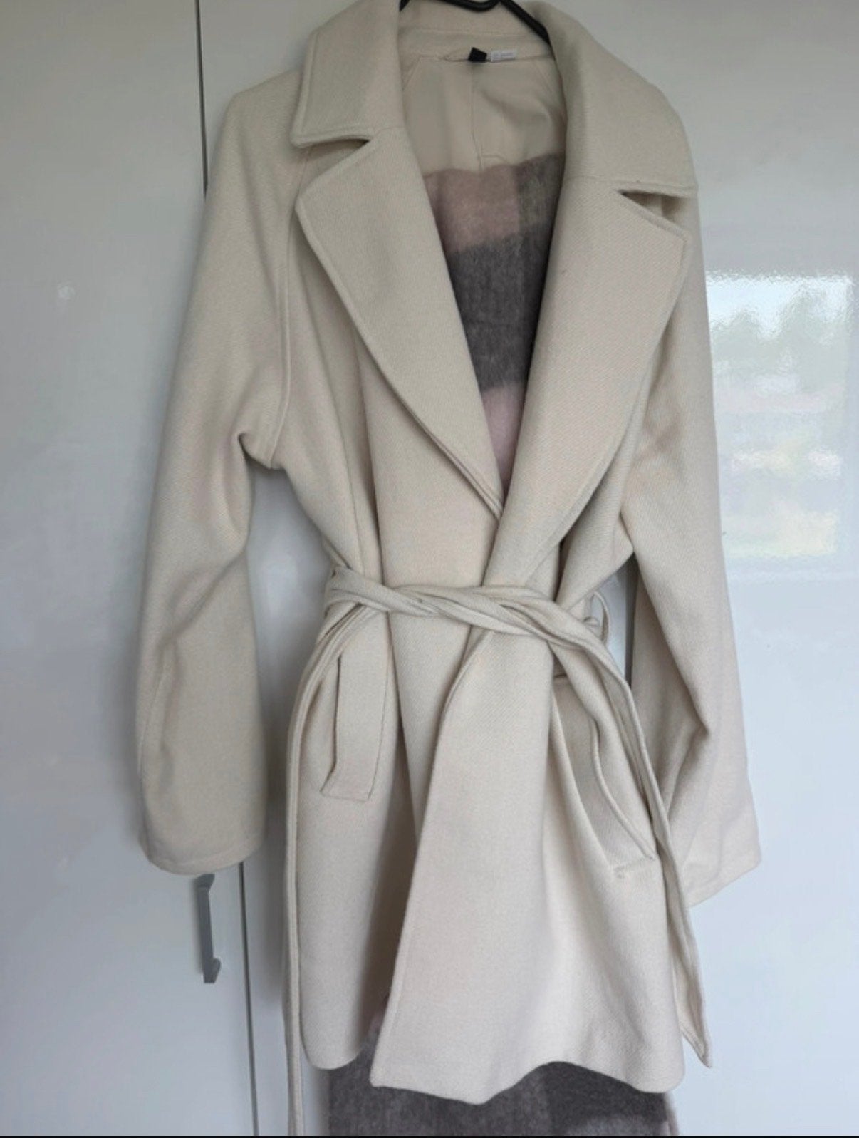 Stijlvolle Crèmekleurige Oversized Jas met Ceintuur, Ophalen of Verzenden, Zo goed als nieuw, Maat 38/40 (M), Beige