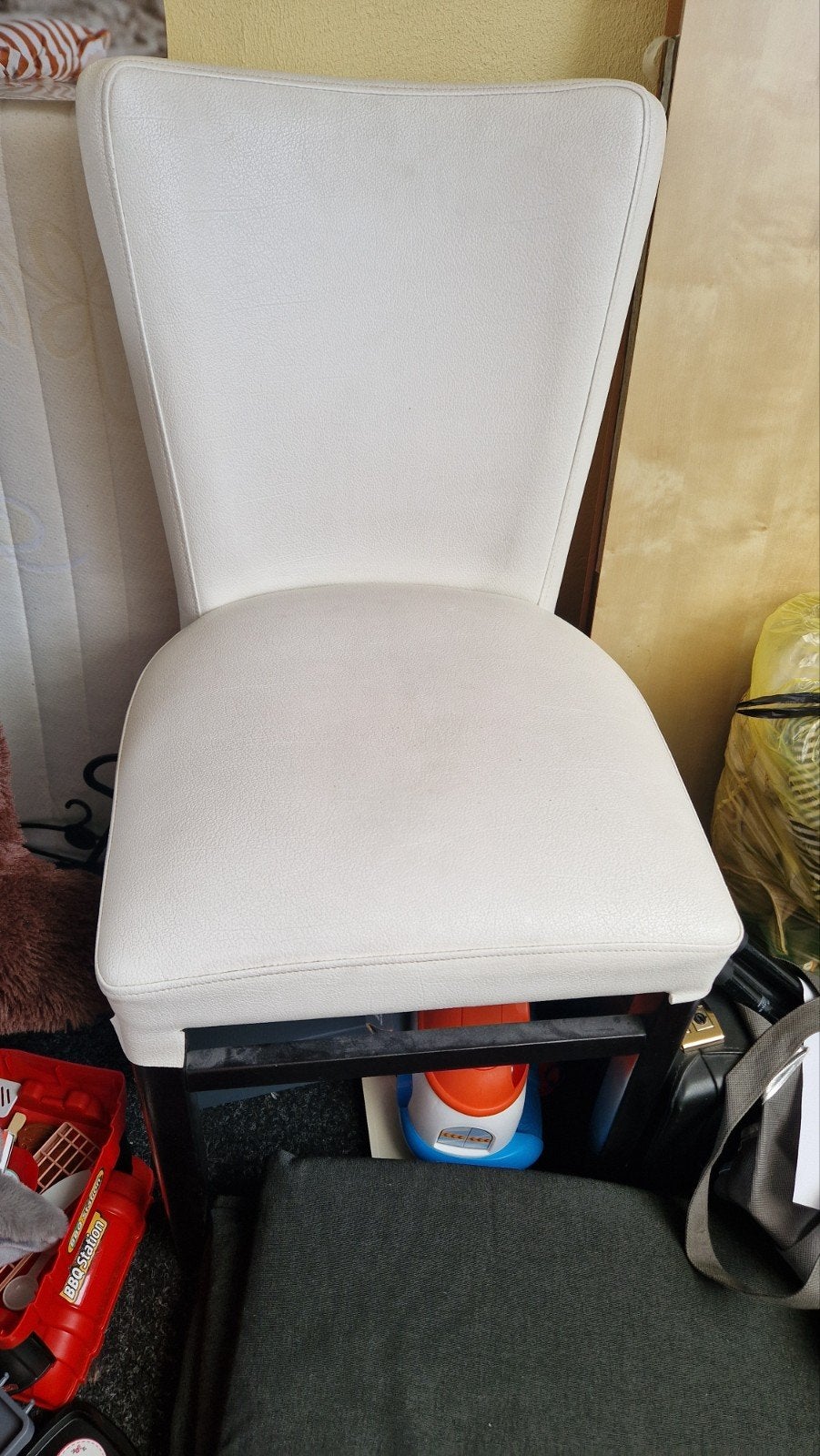 2 gratis eetkamerstoelen, wit, Huis en Inrichting, Stoelen, Ophalen