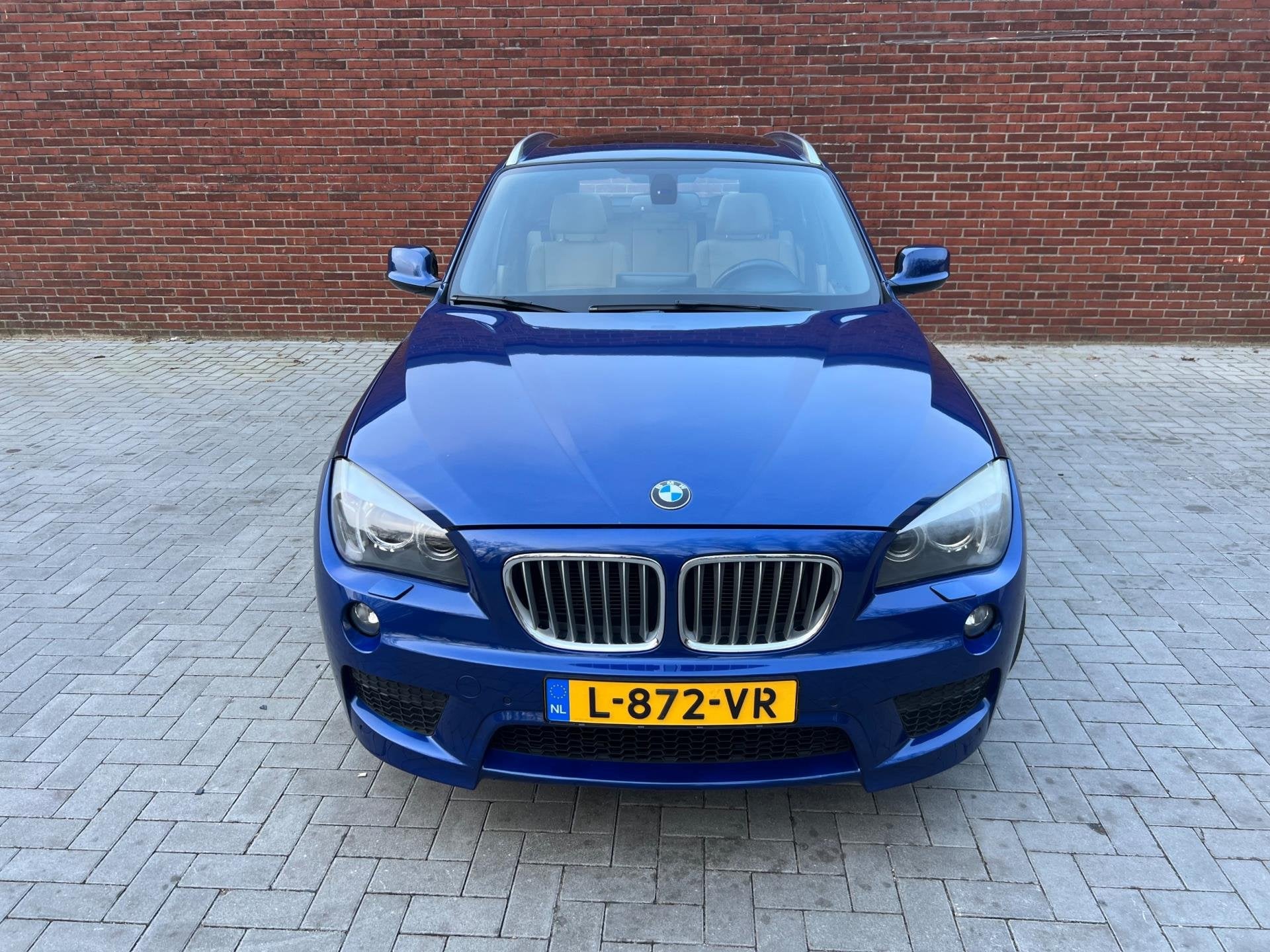 BMW X1 XDrive20i Business M SPORT|PANO |1STE EIGENAAR |CARPL, Auto's, Euro 5, Gebruikt, Beige, 4 cilinders