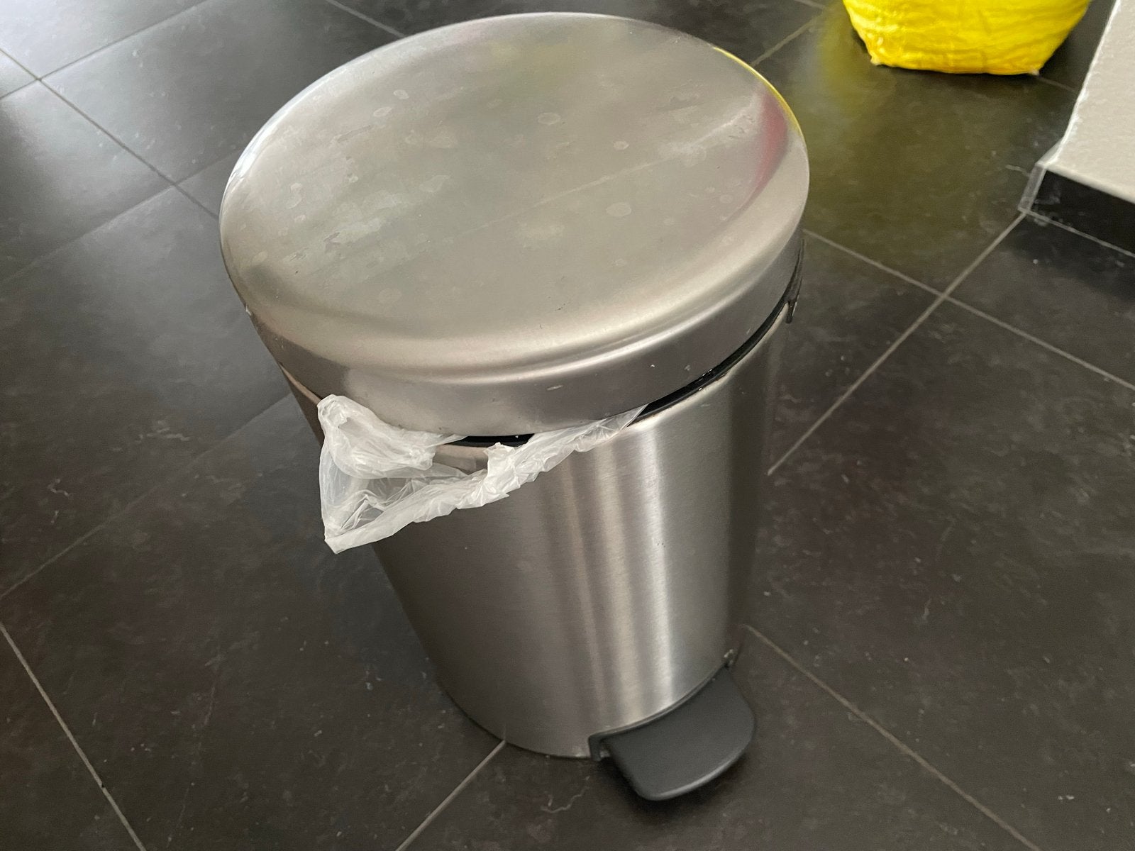 RVS Pedaalemmer - 20-30 liter en 15 cm hoog, Gebruikt, Met pedaal, Ophalen of Verzenden, 20 tot 30 liter