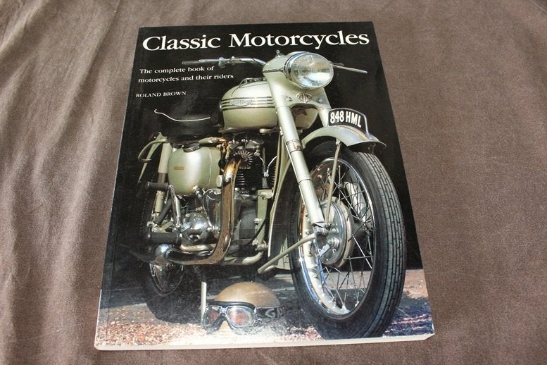 Classic Motorcycles by Roland Brown, Ophalen of Verzenden, Gelezen