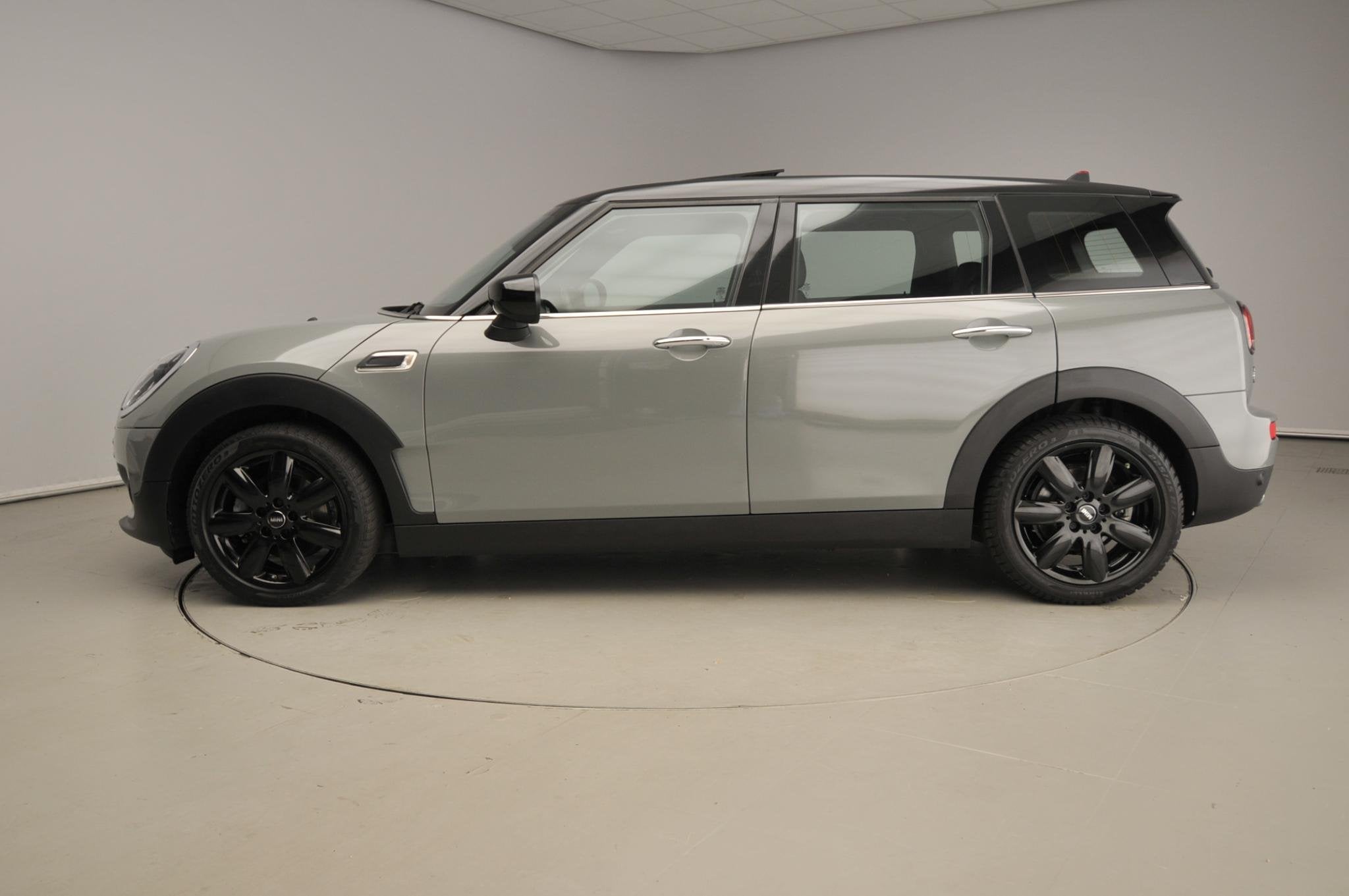 MINI Clubman 1.5 Cooper | LED | Leder | Navigatie | Panorama, Voorwielaandrijving, 12 maanden, 136 pk, Gebruikt