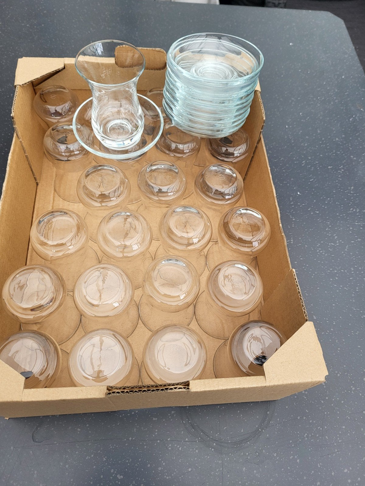 Set van 24 theeglazen met 11 schoteltjes, Ophalen, Overige merken, Glas, Overige typen
