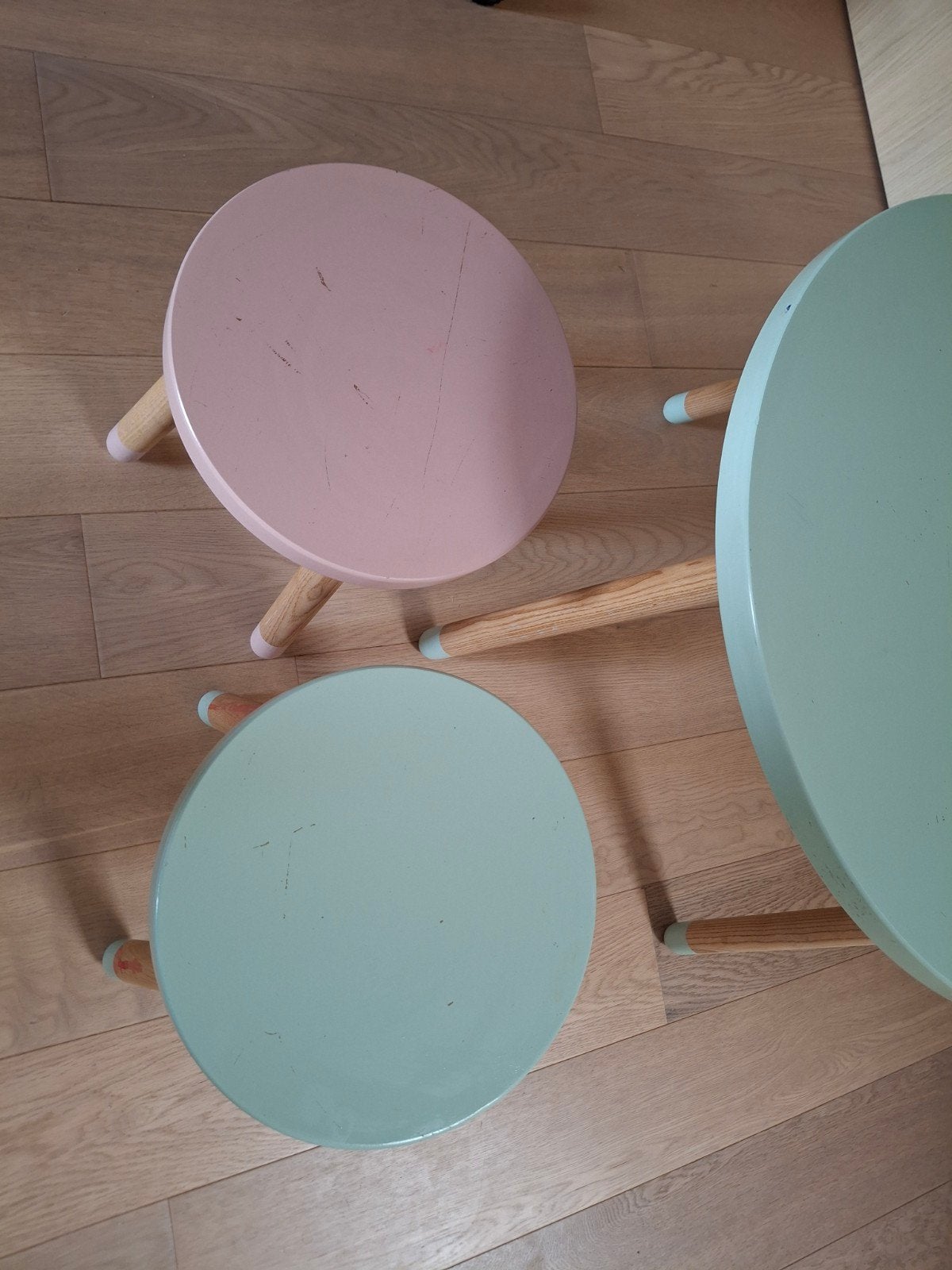 Flexa dot tafel en stoeltjes, Huis en Inrichting, Krukjes, Ophalen, Hout