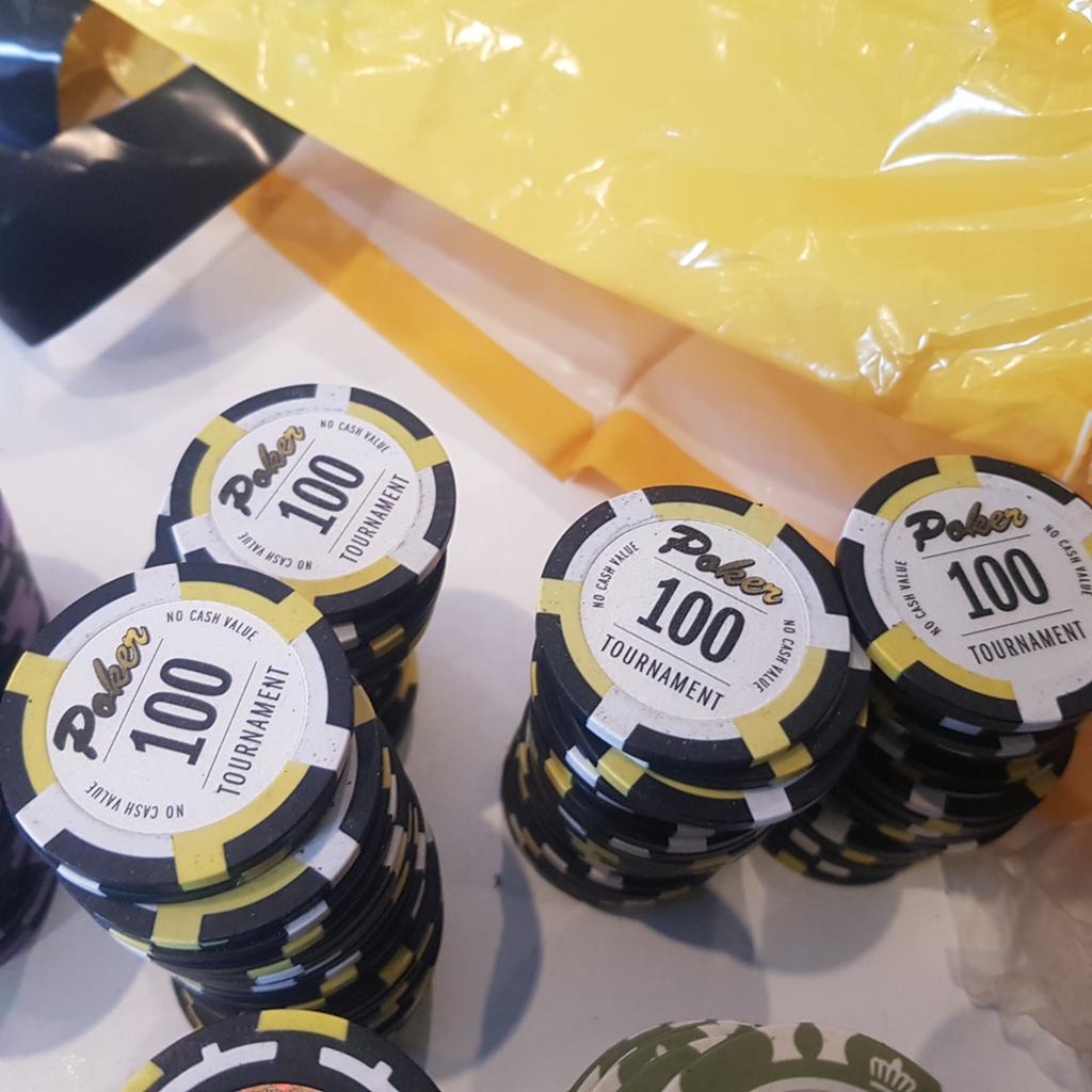 Pokerfiches waarde 100 - ongeveer 40 stuks, Hobby en Vrije tijd, Vijf spelers of meer, Ophalen of Verzenden, Gebruikt