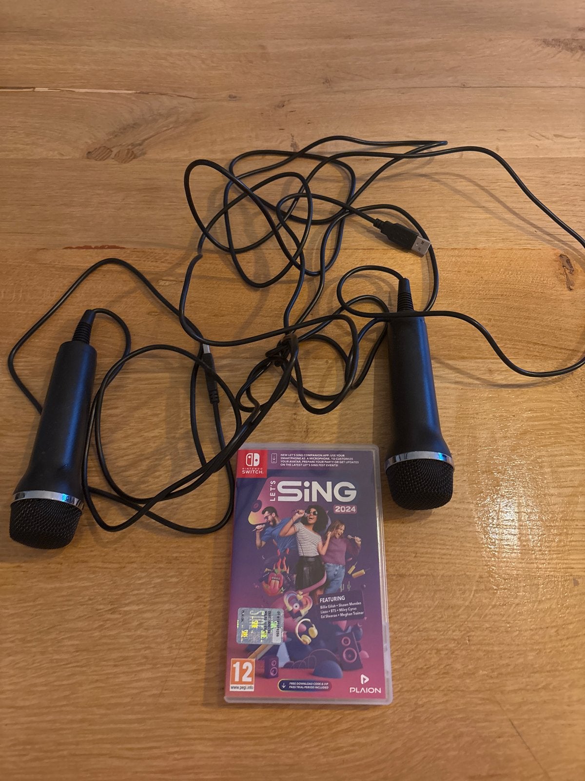 Let's Sing 2024 Nintendo Switch met 2 microfoons, Spelcomputers en Games, Games | Nintendo Switch, Zo goed als nieuw, Muziek, 3 spelers of meer
