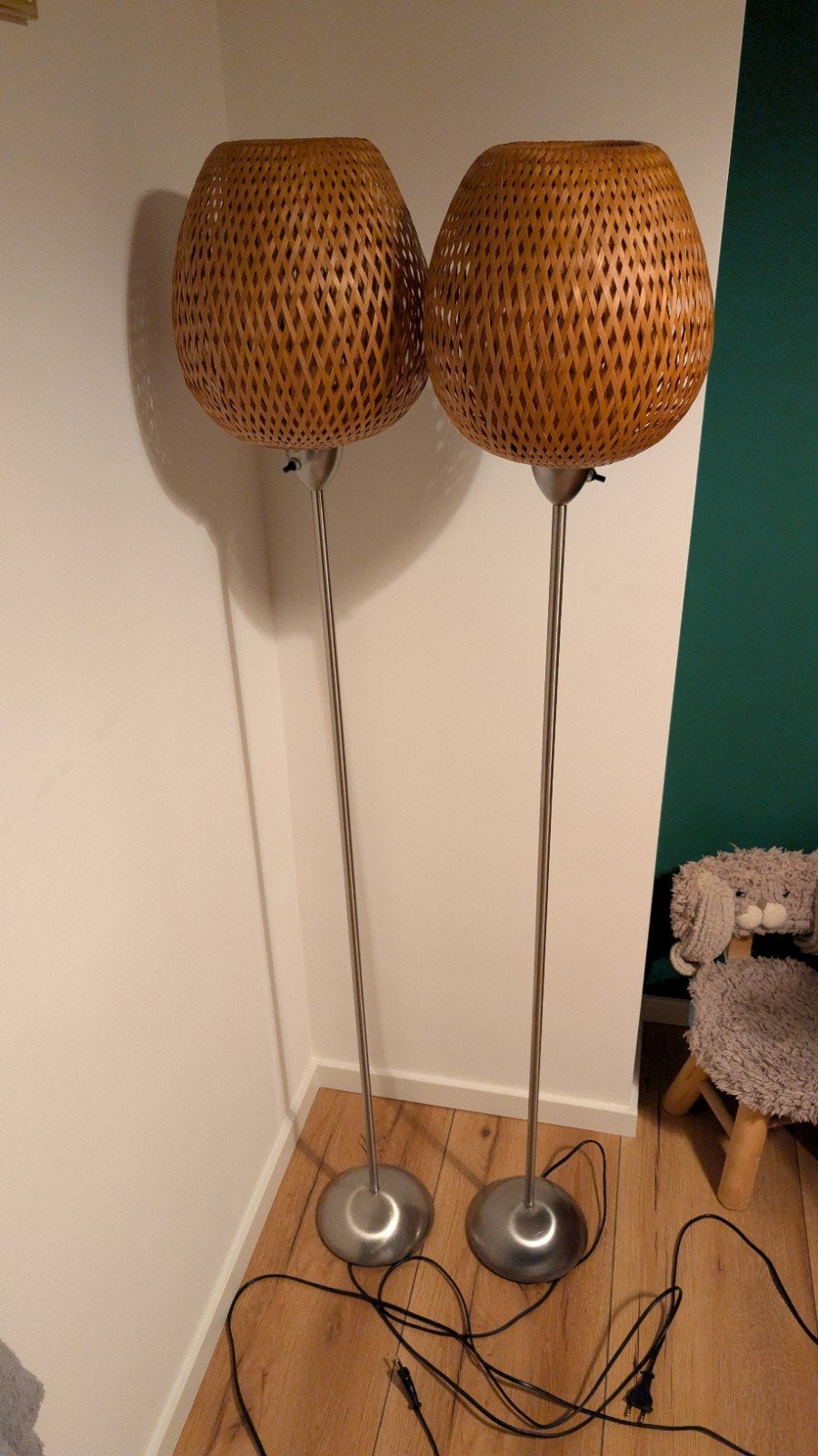 2 Böja vloerlampen van IKEA met bamboe kap, Ophalen, Gebruikt, E27 (groot), Natuurlijk materiaal