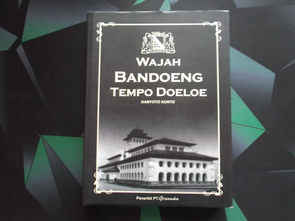 Wajah Bandoeng Tempo Doeloe. Bandung. Indonesië, 20e eeuw of later, Verzenden, Zo goed als nieuw, Zie beschrijving