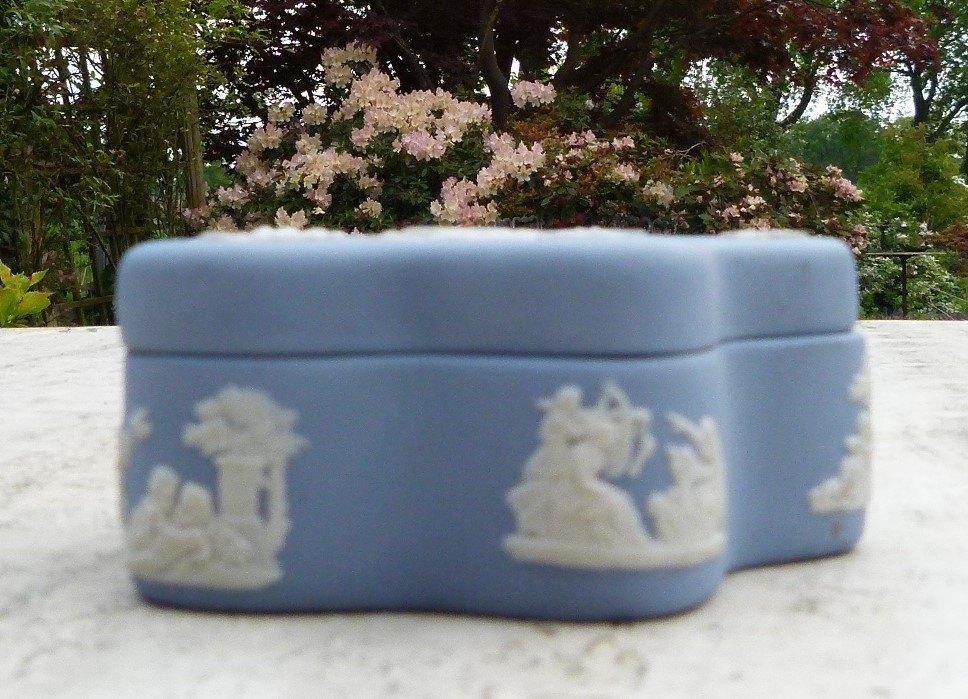 Wedgwood Blue Jasperware Embossed Cameo, Ophalen of Verzenden, Nieuw, Porselein, Overige typen