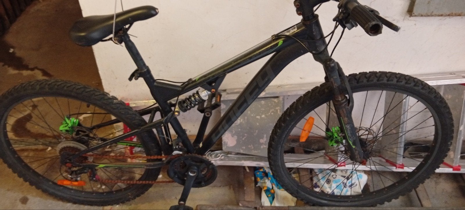 Mountainbike met vering en verlichting, Overige merken, Ophalen of Verzenden, Zo goed als nieuw, Schijfrem