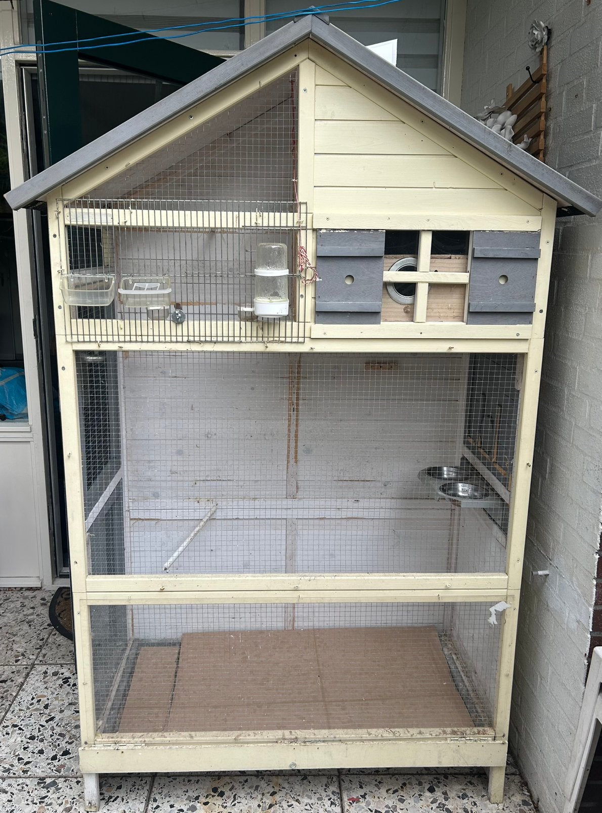 Complete ruime vogelvolière incl. veel speelgoed&accessoires, Dieren en Toebehoren, Ophalen, Zo goed als nieuw, Hout, Volière