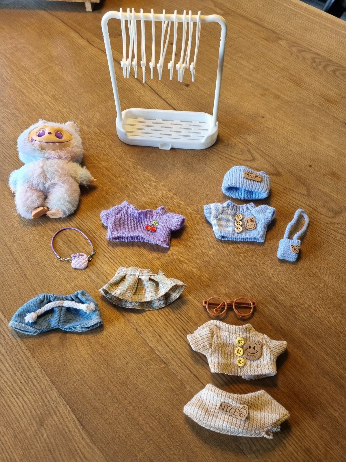 Schattige lafufu  met kleding en kledingrekje, Ophalen of Verzenden, Zo goed als nieuw, Overige typen