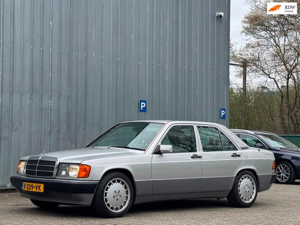 Mercedes-Benz 190-serie 2.6 E Automaat / Cruise + Airco / Ne, Auto's, Mercedes-Benz, Achterwielaandrijving, Gebruikt, 2599 cc