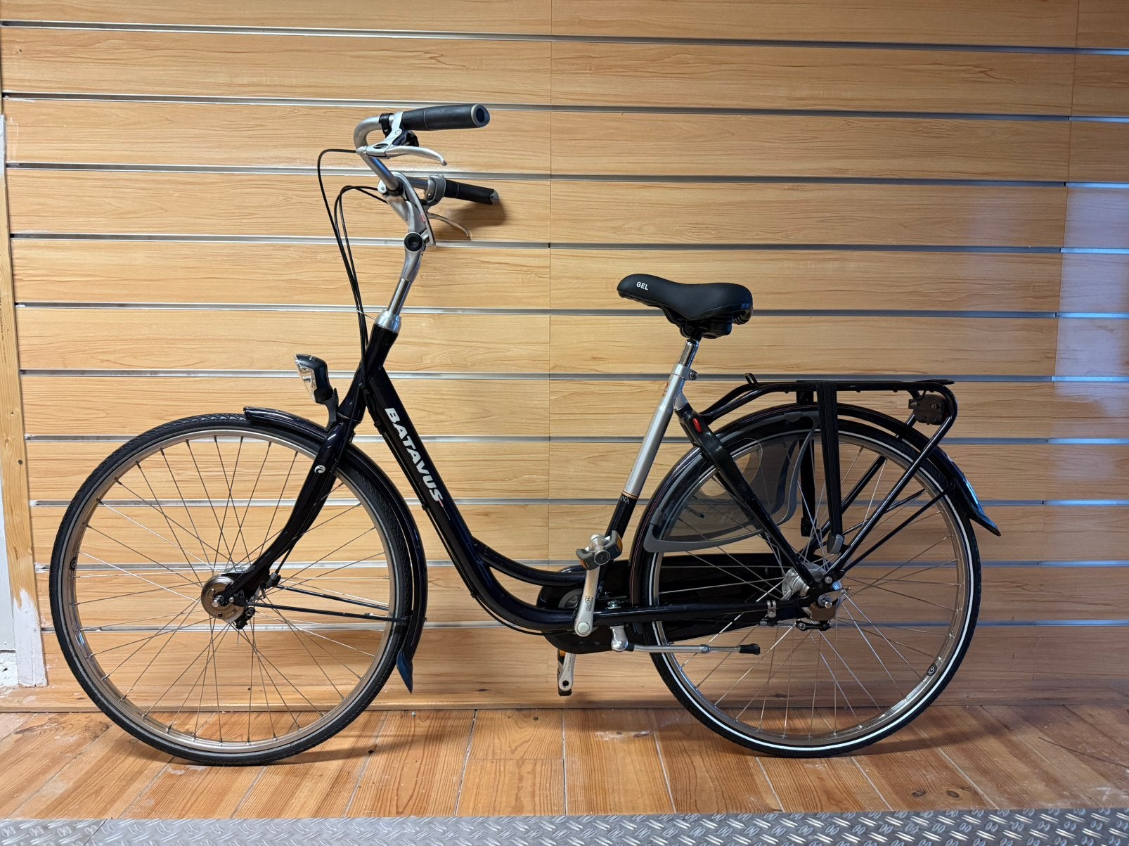 Netjes Batavus Stadsfiets – Rollerbrakes – Verlichting Werkt, Fietsen en Brommers, Fietsen | Dames | Moederfietsen, Zo goed als nieuw