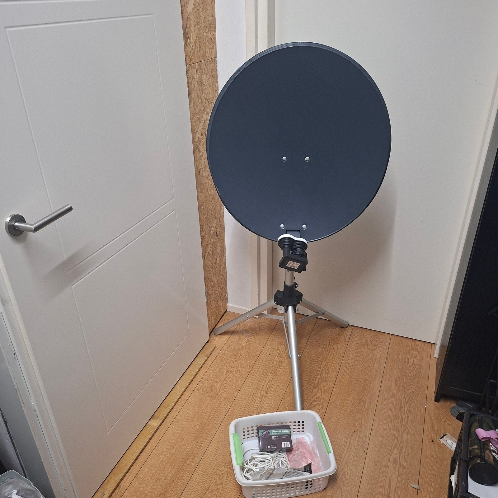 Complete Satelliet Schotel Set met Finder en LNB, Ophalen, Gebruikt, (Schotel)antenne, Overige merken