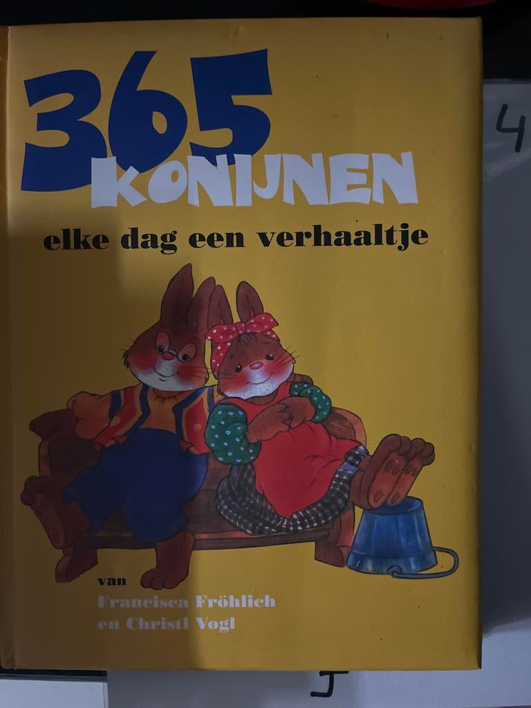365 Konijnen: Elke dag een verhaaltje, Ophalen of Verzenden, Zo goed als nieuw, Sprookjes