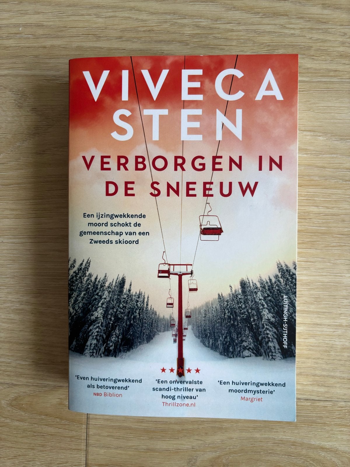 Viveca Sten - Verborgen in de sneeuw (Scandi-thriller), Boeken, Ophalen of Verzenden, Zo goed als nieuw, Scandinavië