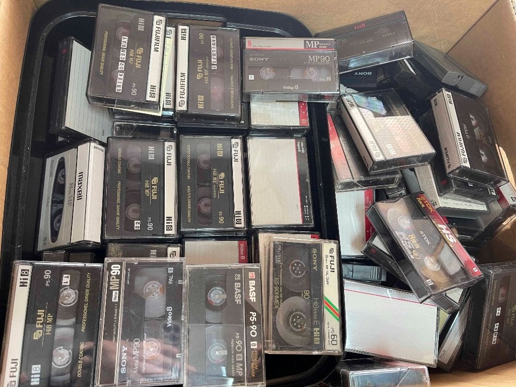 Partij 150x Gebruikte Hi8/Video8&ander formaten videobanden, (Video)band, N, N, Hi 8