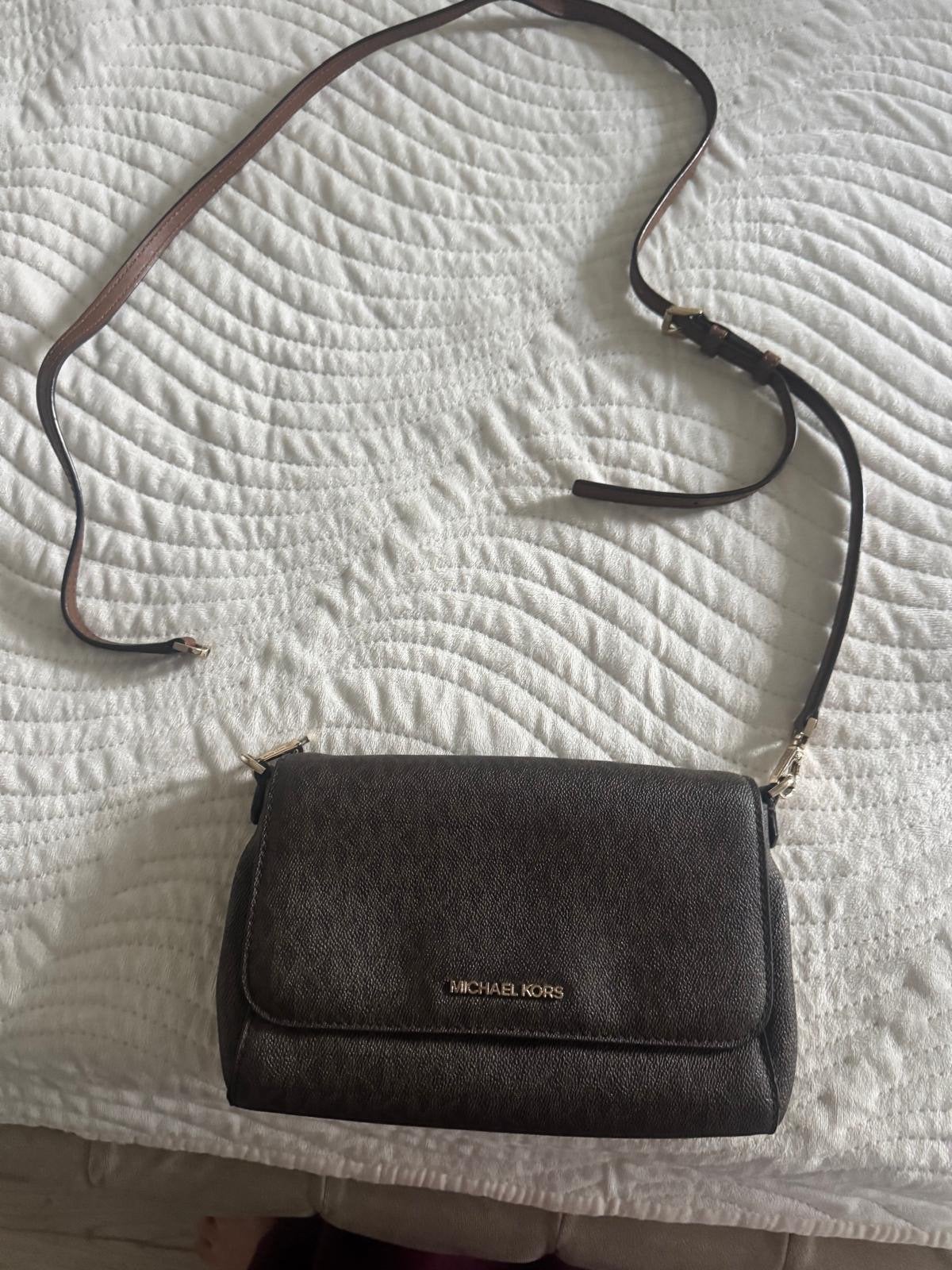 Michael Kors schoudertas - bruin met MK-logo, Sieraden, Tassen en Uiterlijk, Ophalen, Gebruikt, Bruin, Schoudertasje