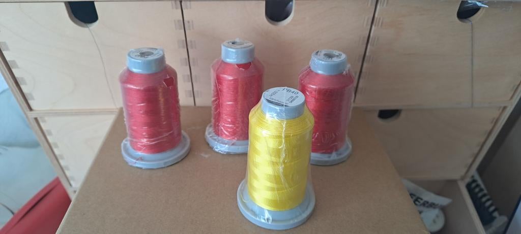 4 klosjes Brildor borduurgaren nieuw, Ophalen of Verzenden, Nieuw, Machineborduren, Borduurgaren of Zijde