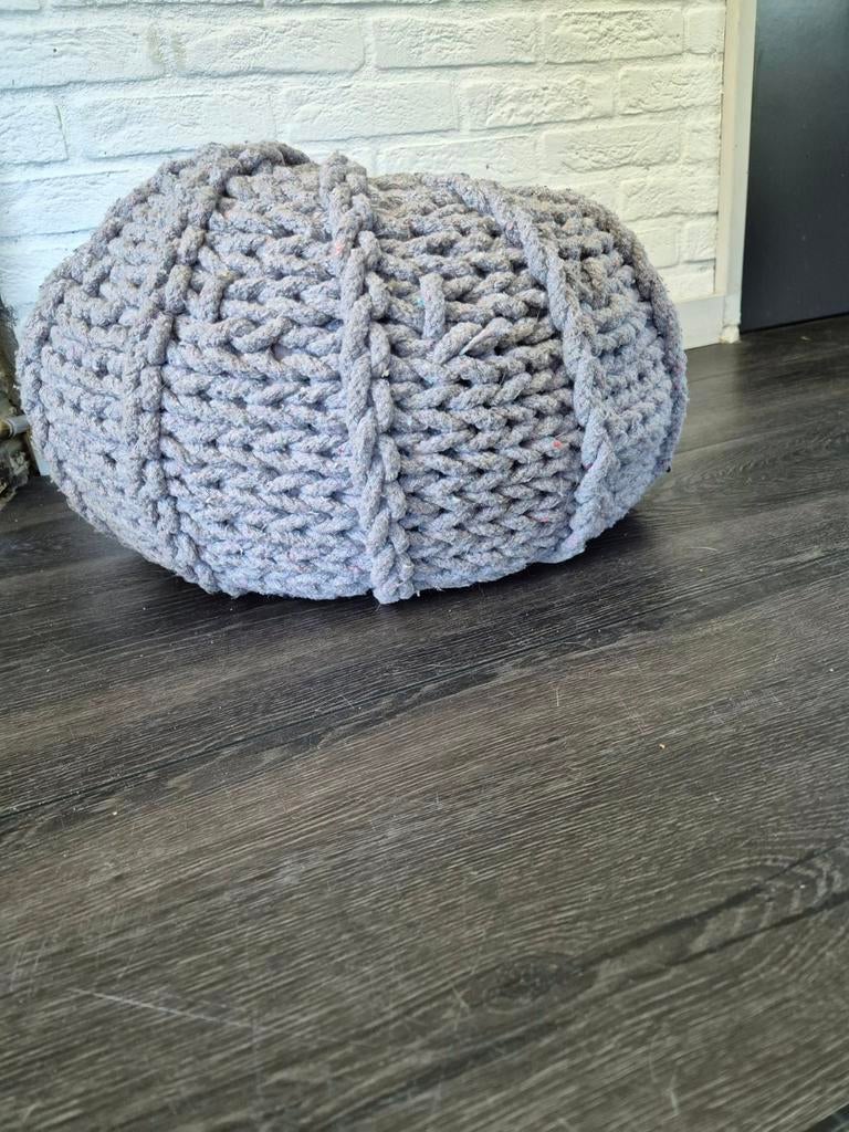 Grijze gehaakte poef, Huis en Inrichting, Ophalen, Minder dan 50 cm, Rond, Minder dan 50 cm
