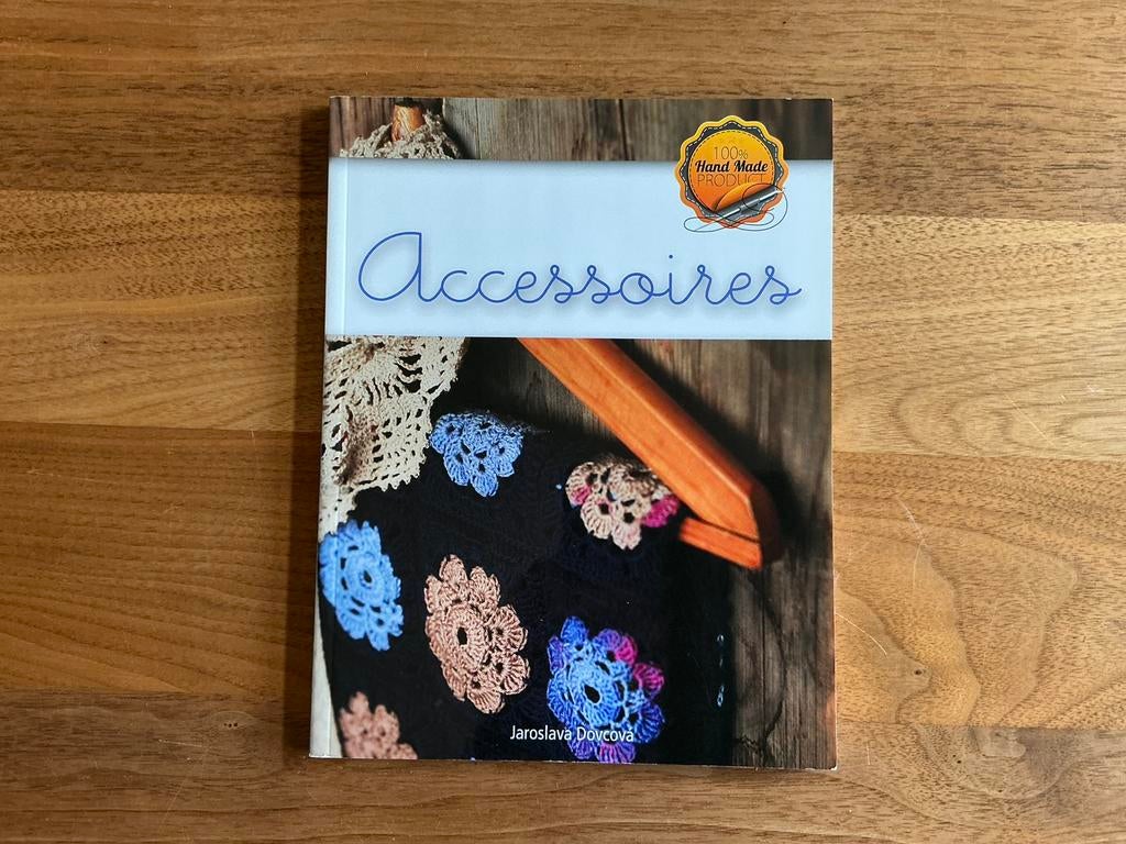 Boek Accessoires haken - Jaroslava Dovcová, Boeken, Hobby en Vrije tijd, Ophalen of Verzenden, Zo goed als nieuw