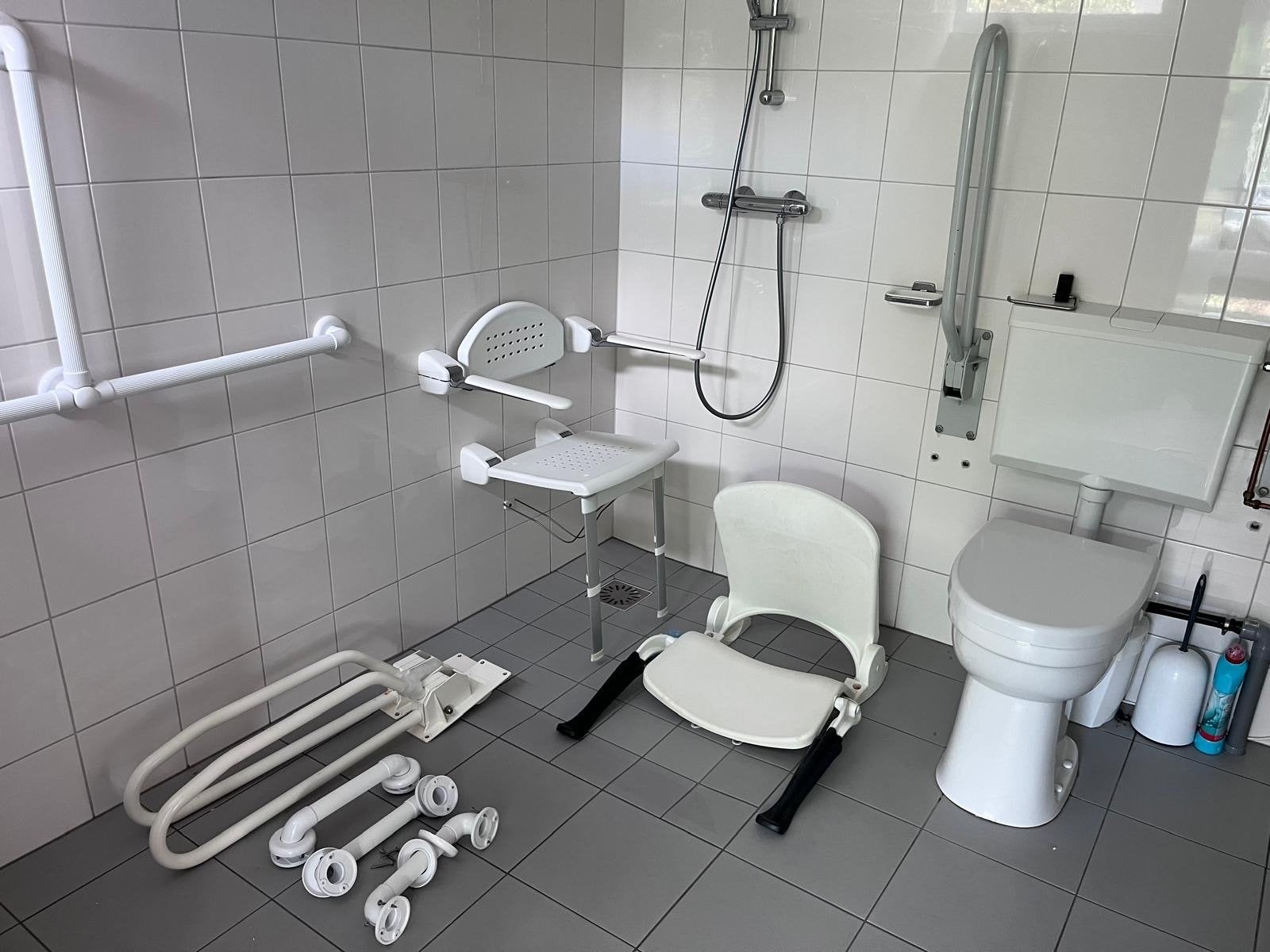 Senior badkamer artikelen, Ophalen