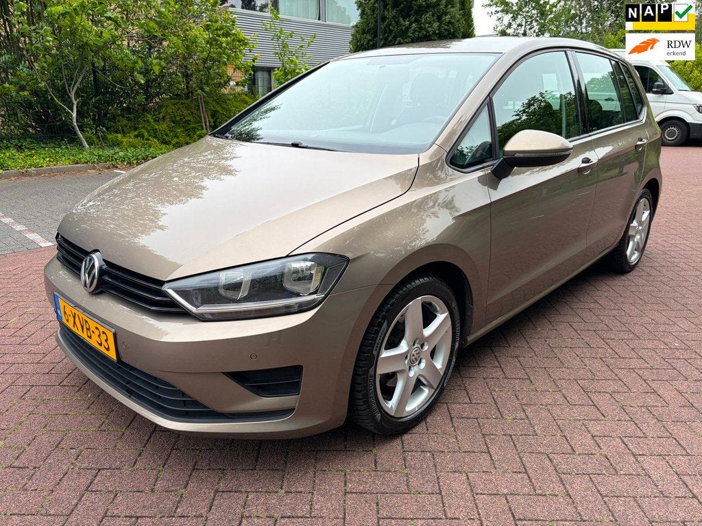 Volkswagen Golf Sportsvan 1.2 TSI Automaat / PDC / Trekhaak, Gebruikt, Euro 6, 4 cilinders, Beige