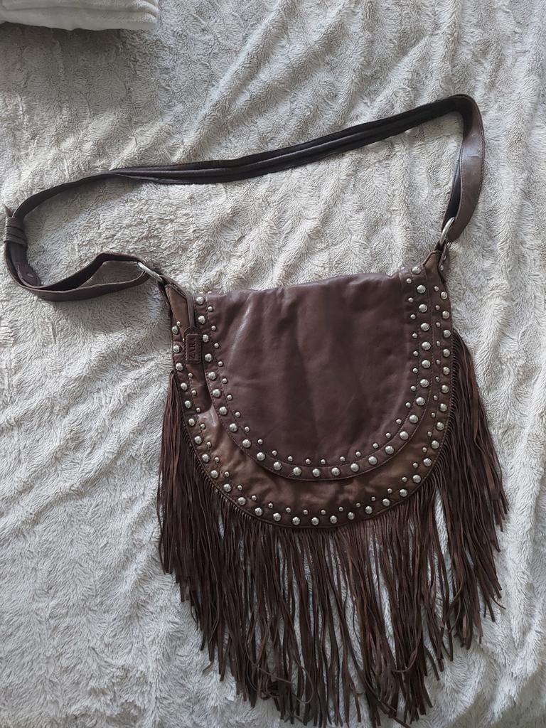 Mooie bruine ibiza tas  bruin  met studs, Sieraden, Tassen en Uiterlijk, Tassen | Damestassen, Ophalen of Verzenden, Zo goed als nieuw