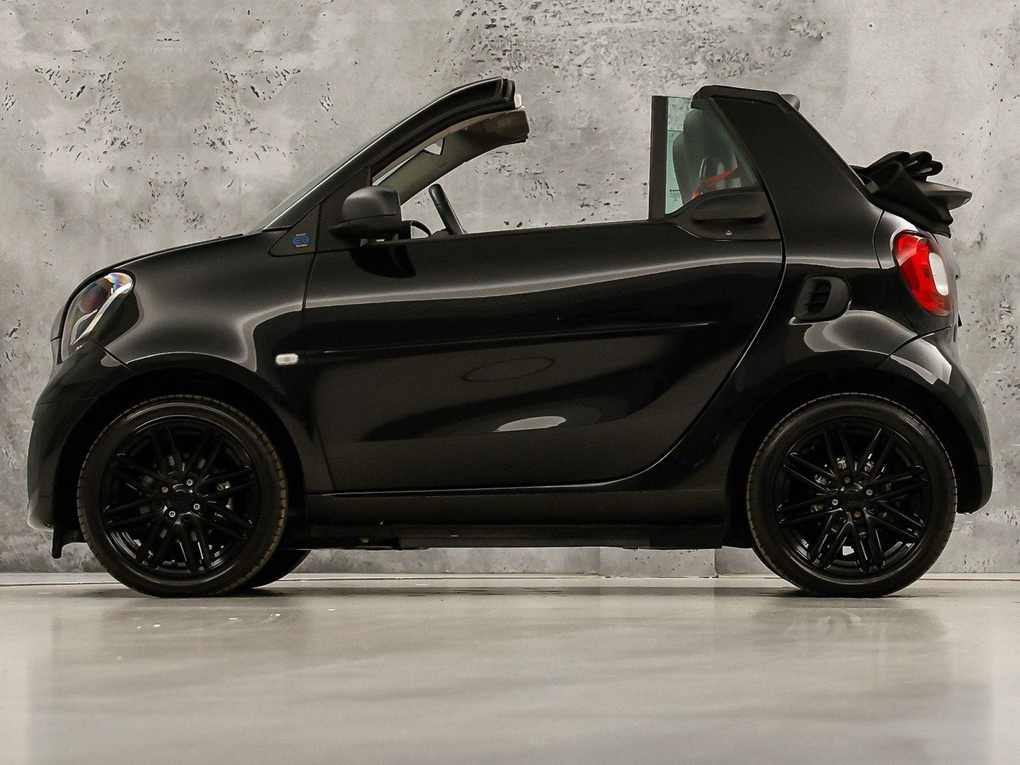 Smart Fortwo EQ Sport 18 kWh (BRABUS LEDER, BRABUS VELGEN, B, Automaat, Achterwielaandrijving, Gebruikt, Zwart