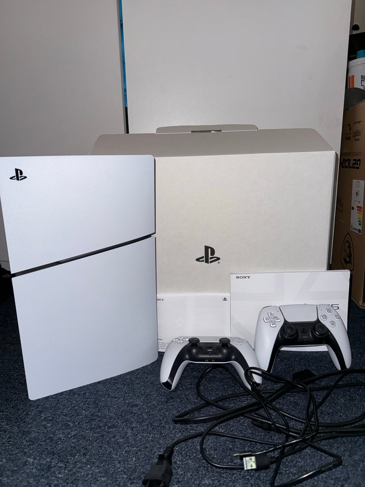 PS5 Slim 825GB + 2 DualSense controllers - Zo goed als nieuw, Spelcomputers en Games, Games | Sony PlayStation 5, Online, Ophalen of Verzenden
