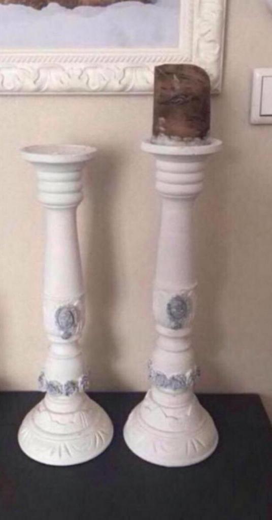 Set van twee witte kandelaars. Landelijke stijl, Ophalen, Gebruikt, Hout, 25 tot 50 cm