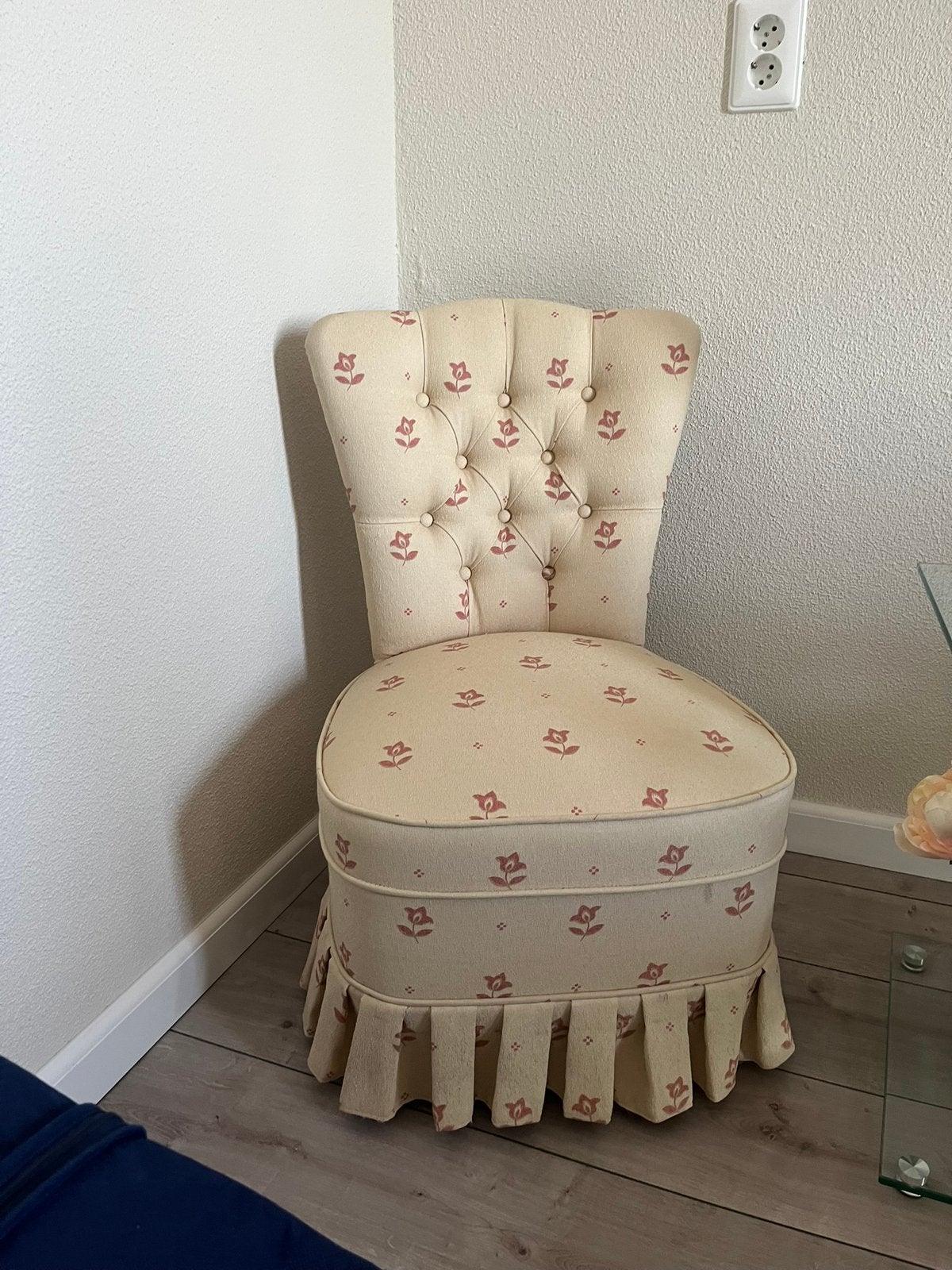 Enig rond klein stoeltje. 75 cm hoog, zithoogte 35 cm, Huis en Inrichting, Fauteuils, Ophalen, Minder dan 75 cm, Romantisch, Zo goed als nieuw