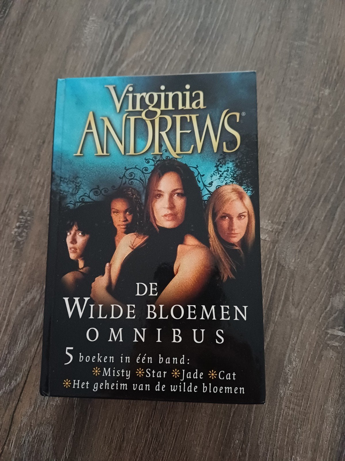 Virginia Andrews.
De wilde bloemen omnibus., Ophalen of Verzenden, Gelezen
